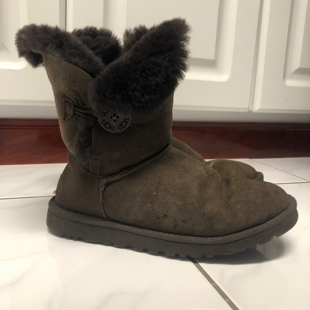 Ugg Bailey Button Size 6 - image 3